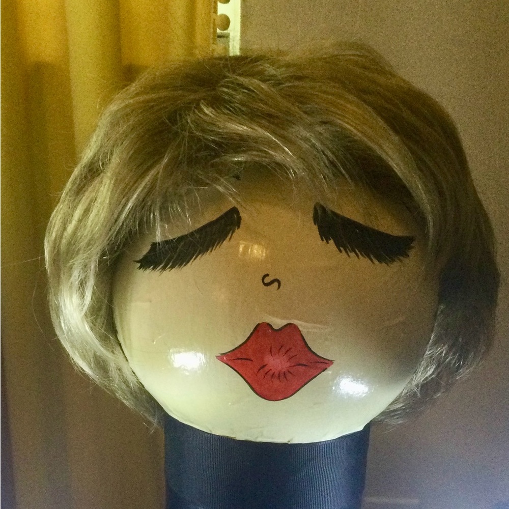 ✨Raquel Welch Wig in Glazed Sand- NIB⭐️